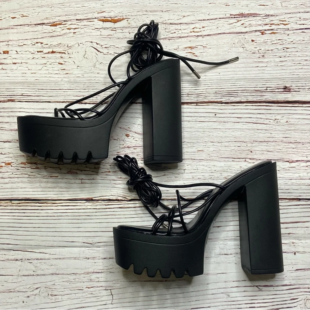 New Cape Robbin Jorian Lace Up Platform Heels in Black Sz 8